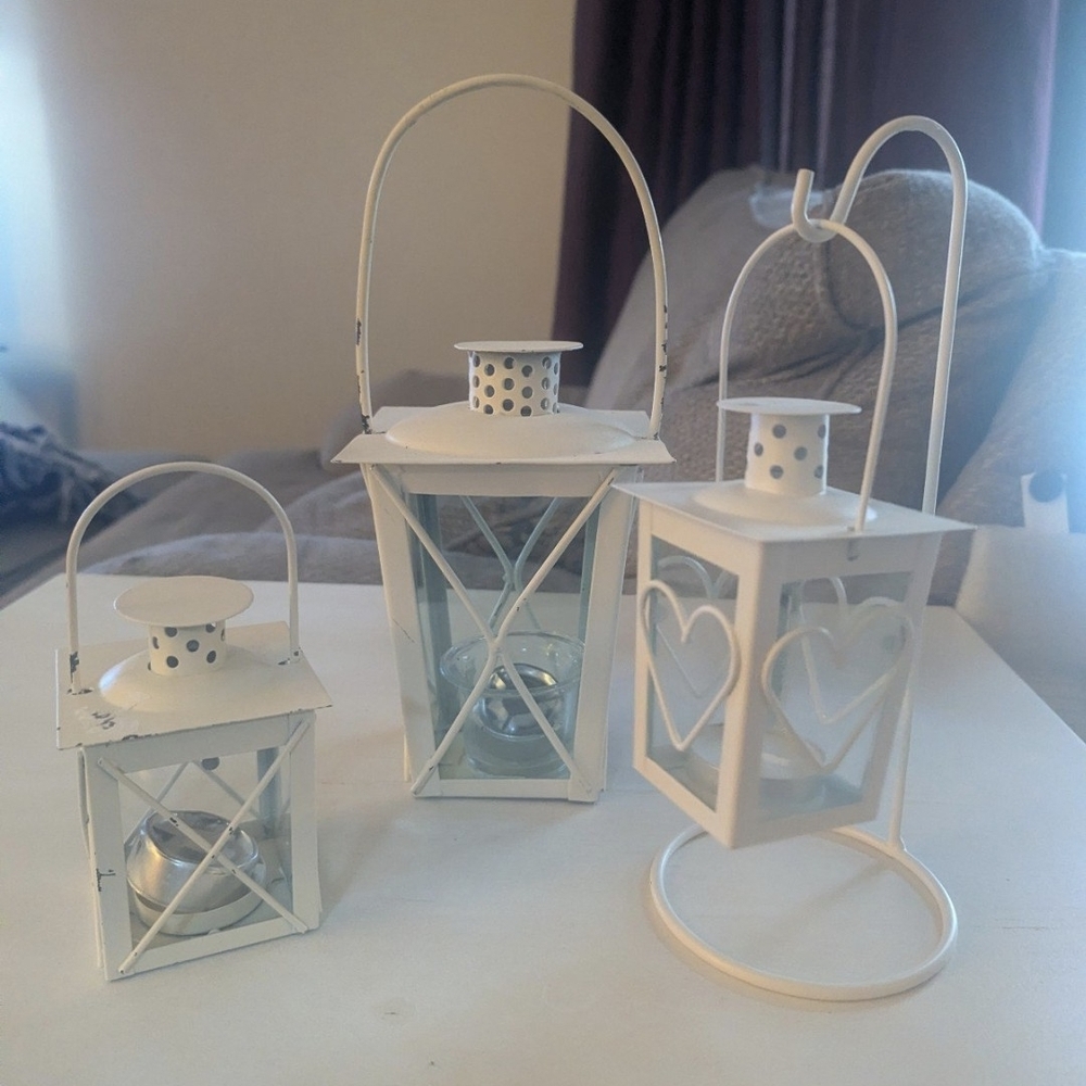 Charming Cream Lantern Set